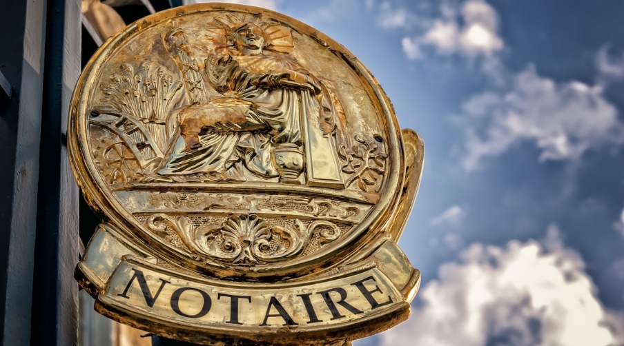 Image d'un panonceau d'une étude de notaire